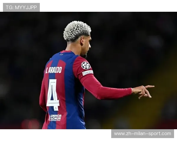 巴萨阿劳霍争抢高球成功率极高