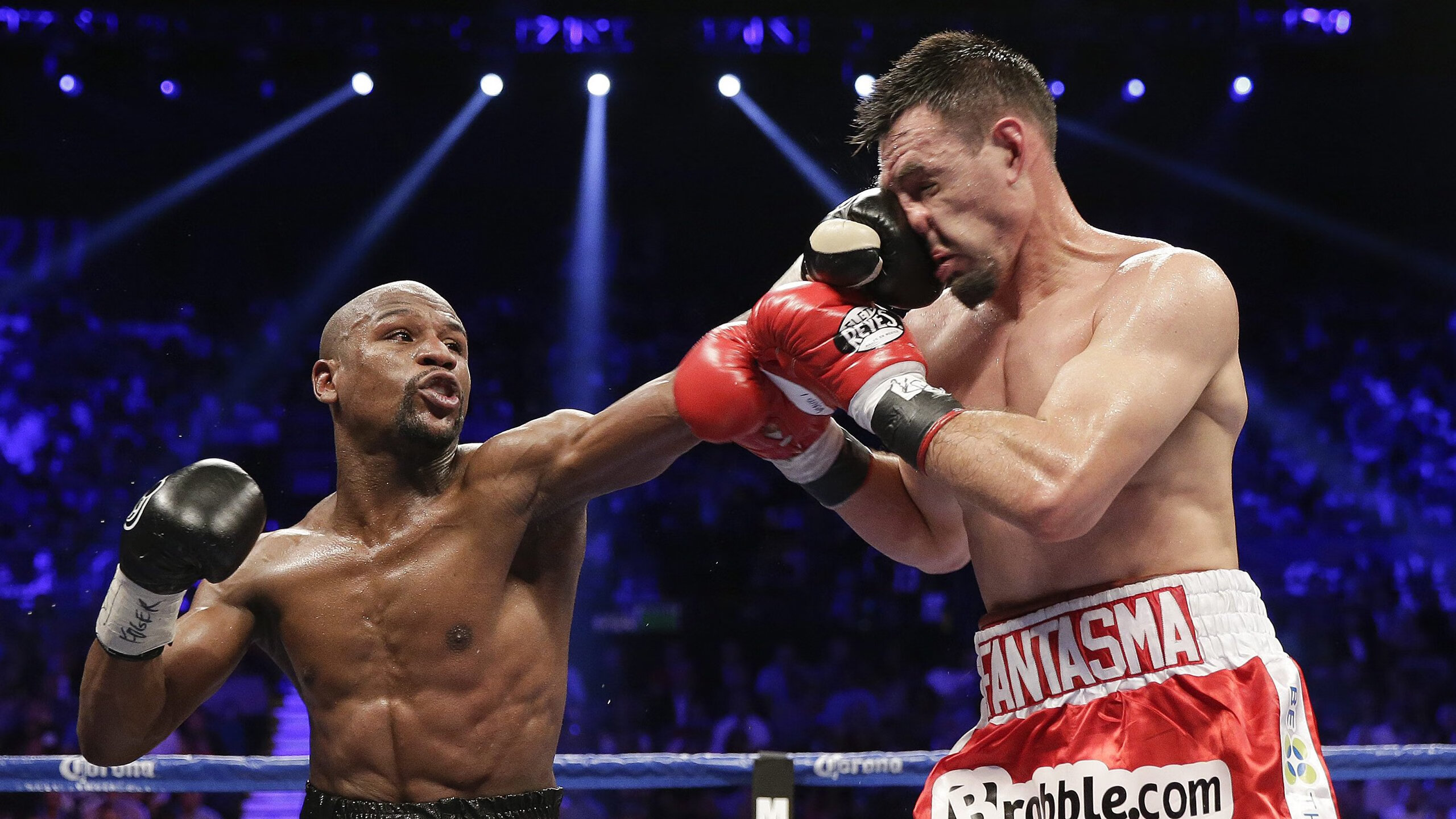 乔治·巴尔:全黑队中场的“核心人物”,每次传球都精准无误,确保进攻威胁不断